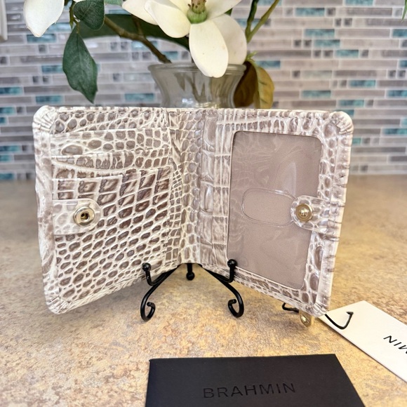 NWT Brahmin Jane Pristine silver wallet - Picture 3 of 4